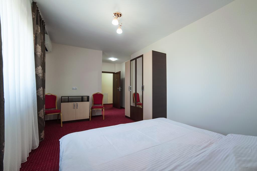 Vatra Romana Bed and Breakfast Răcarii de Jos Εξωτερικό φωτογραφία
